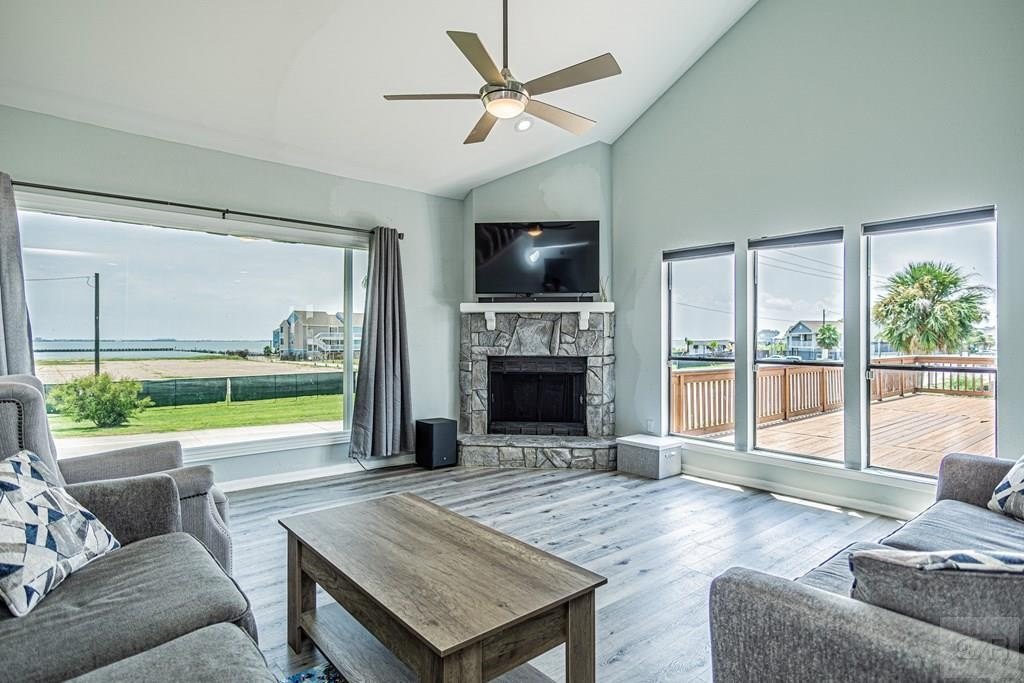 Tiki Island, Texas, 77554, United States, 3 Bedrooms Bedrooms, ,2 BathroomsBathrooms,Residential,Forsale,1953102
