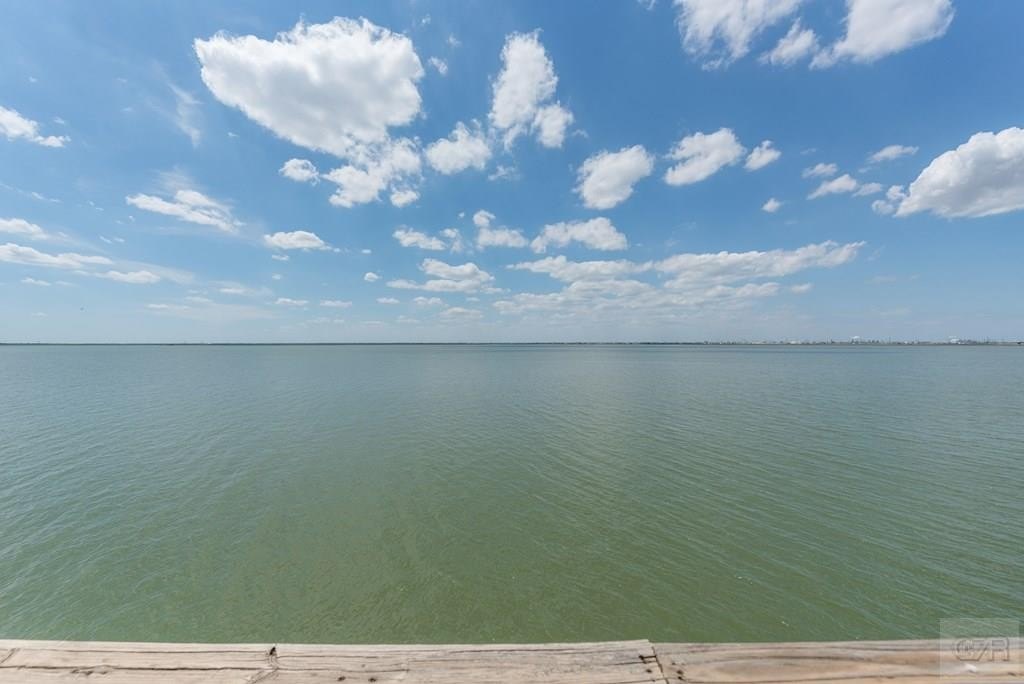 Tiki Island, Texas, 77554, United States, 3 Bedrooms Bedrooms, ,3 BathroomsBathrooms,Residential,Forsale,1953100