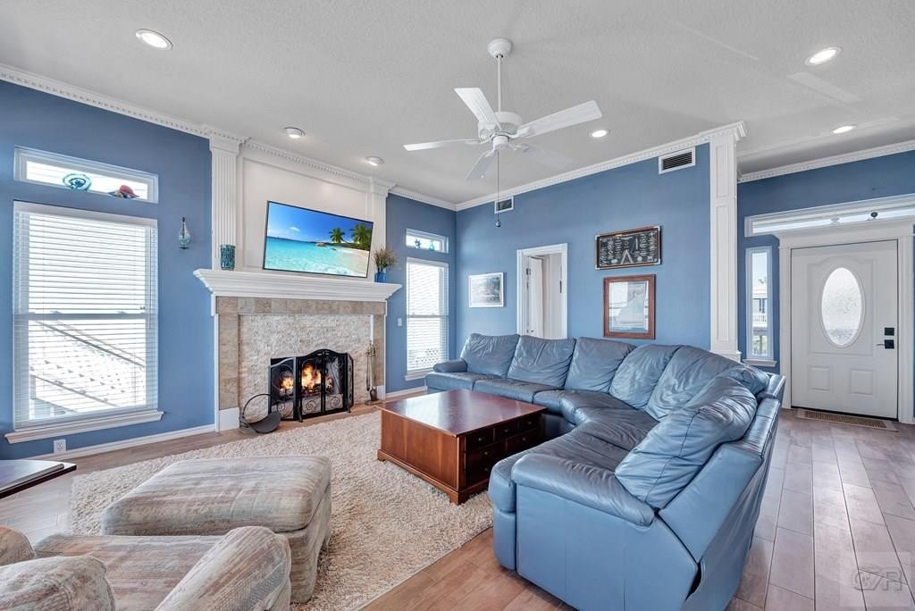 Tiki Island, Texas, 77554, United States, 3 Bedrooms Bedrooms, ,3 BathroomsBathrooms,Residential,Forsale,1953100