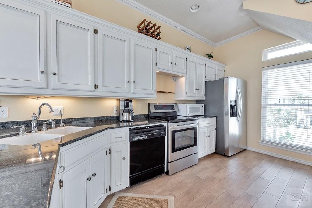 Tiki Island, Texas, 77554, United States, 3 Bedrooms Bedrooms, ,3 BathroomsBathrooms,Residential,Forsale,1953100