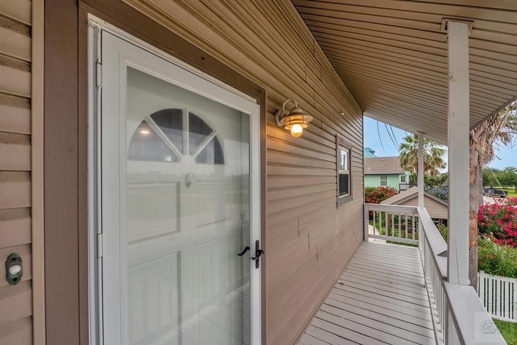 Tiki Island, Texas, 77554, United States, 3 Bedrooms Bedrooms, ,2 BathroomsBathrooms,Residential,Forsale,1972280