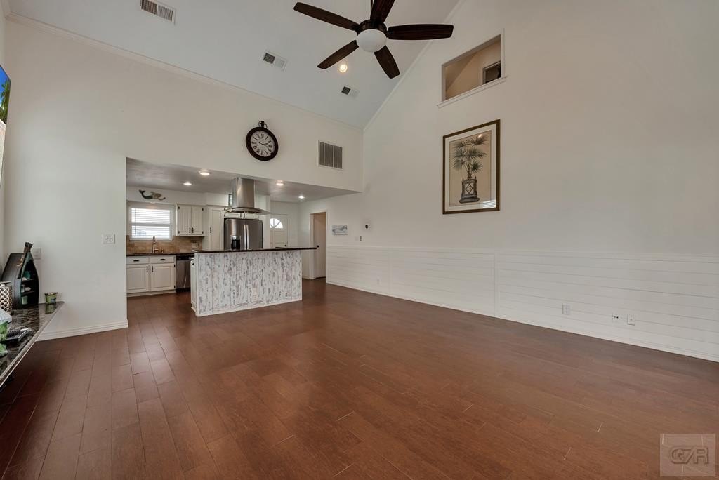 Tiki Island, Texas, 77554, United States, 3 Bedrooms Bedrooms, ,2 BathroomsBathrooms,Residential,Forsale,1972280