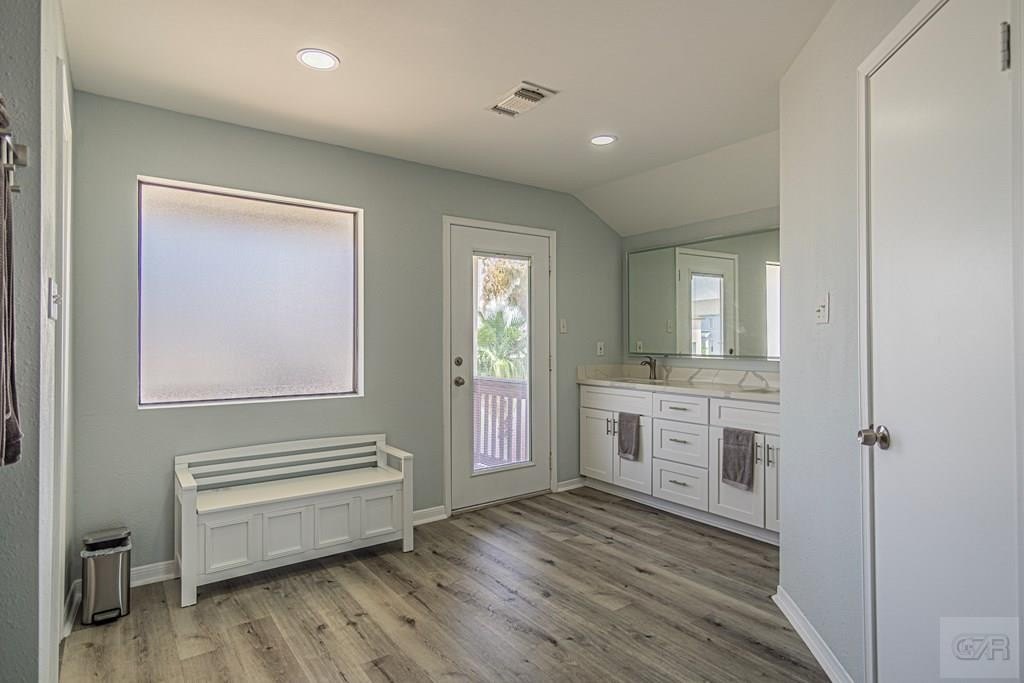 Tiki Island, Texas, 77554, United States, 3 Bedrooms Bedrooms, ,2 BathroomsBathrooms,Residential,Forsale,1953102