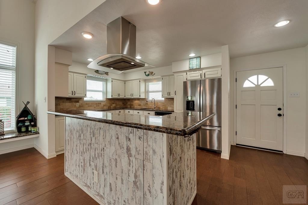 Tiki Island, Texas, 77554, United States, 3 Bedrooms Bedrooms, ,2 BathroomsBathrooms,Residential,Forsale,1972280