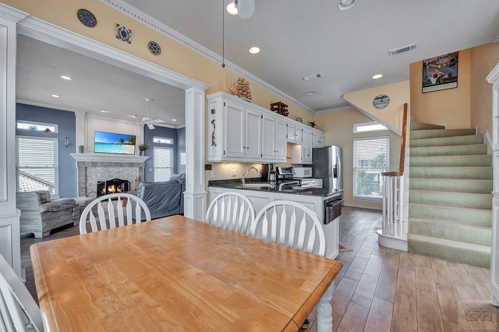 Tiki Island, Texas, 77554, United States, 3 Bedrooms Bedrooms, ,3 BathroomsBathrooms,Residential,Forsale,1953100