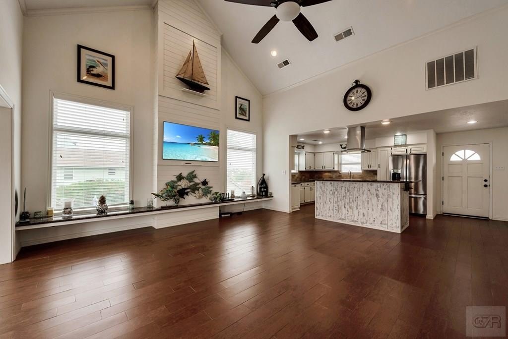 Tiki Island, Texas, 77554, United States, 3 Bedrooms Bedrooms, ,2 BathroomsBathrooms,Residential,Forsale,1972280