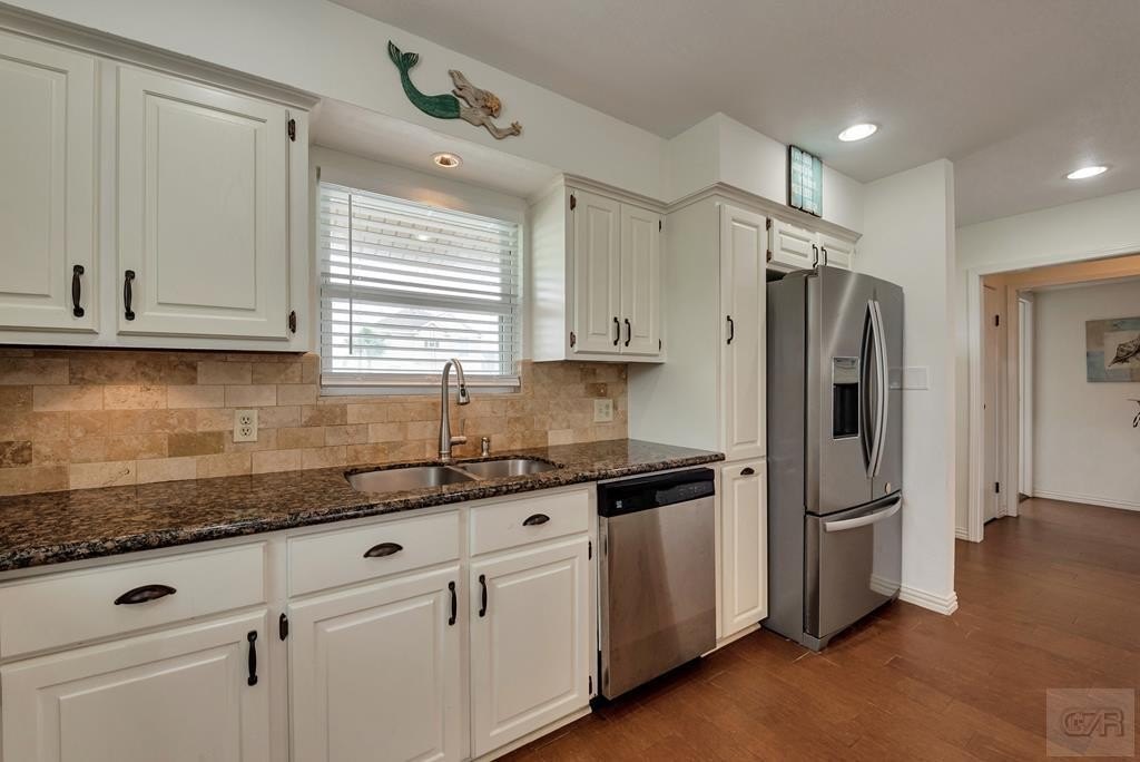 Tiki Island, Texas, 77554, United States, 3 Bedrooms Bedrooms, ,2 BathroomsBathrooms,Residential,Forsale,1972280