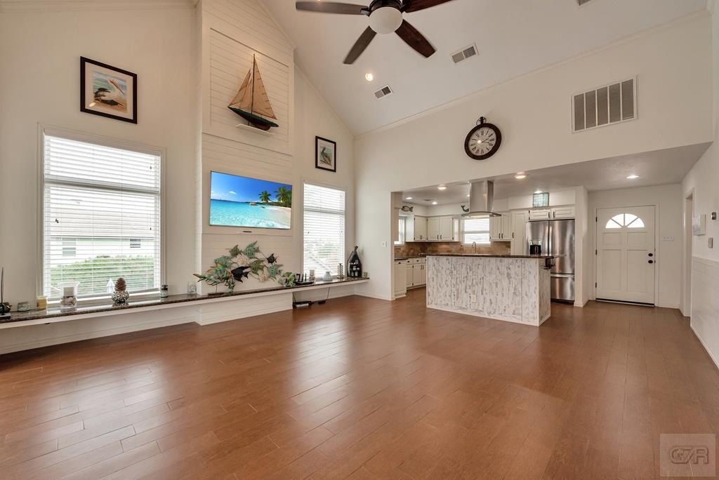 Tiki Island, Texas, 77554, United States, 3 Bedrooms Bedrooms, ,2 BathroomsBathrooms,Residential,Forsale,1972280