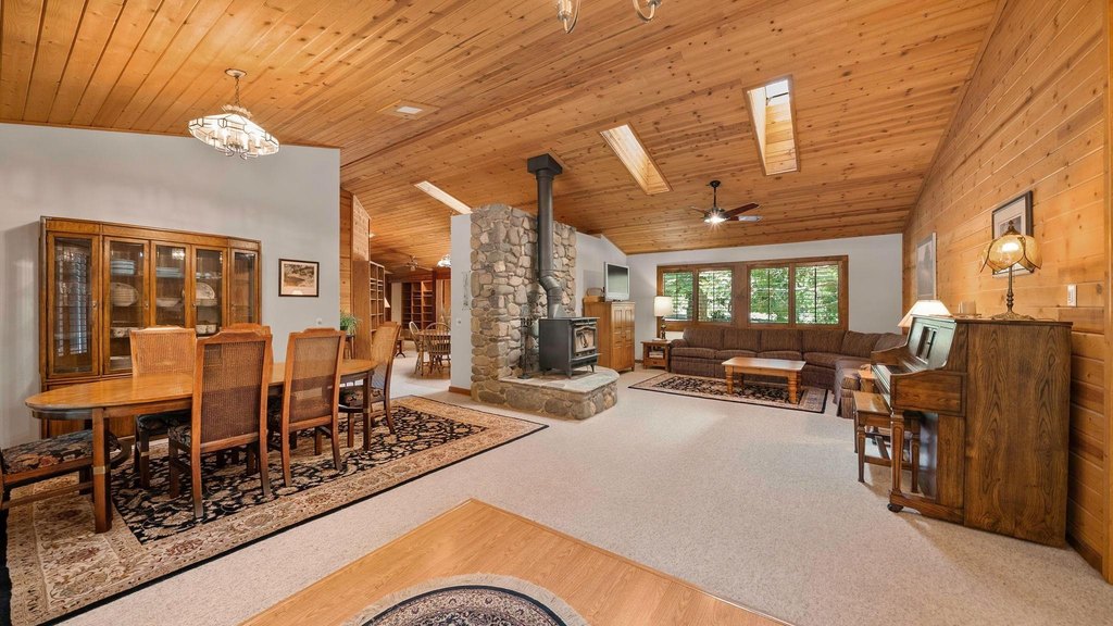 Graeagle, California, 96103, United States, 5 Bedrooms Bedrooms, ,2 BathroomsBathrooms,Residential,Forsale,1910307