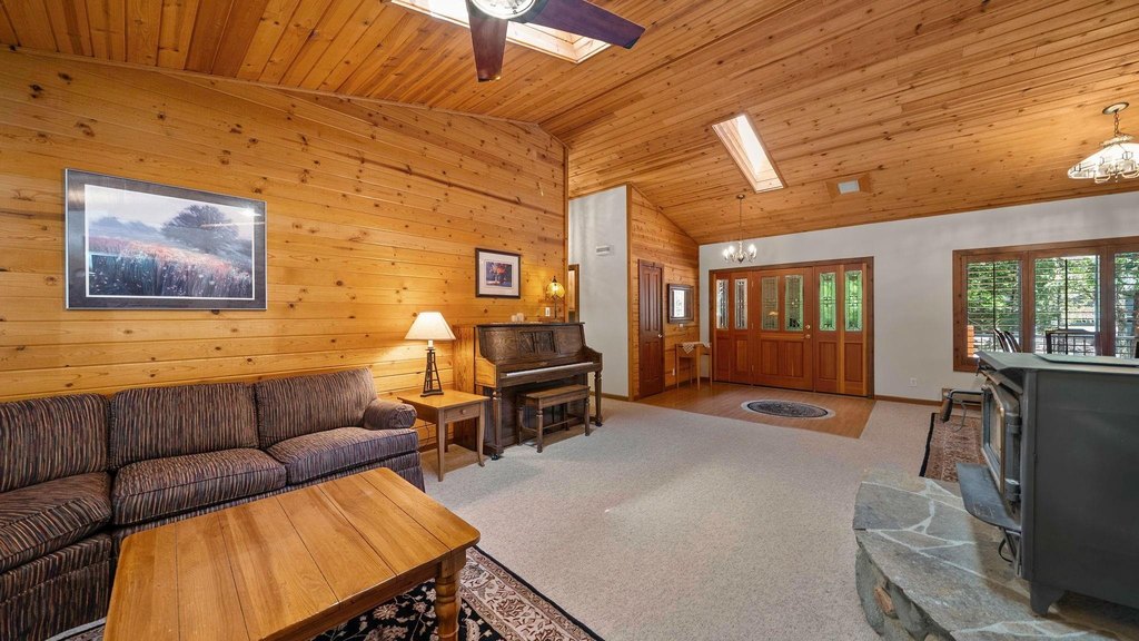 Graeagle, California, 96103, United States, 5 Bedrooms Bedrooms, ,2 BathroomsBathrooms,Residential,Forsale,1910307
