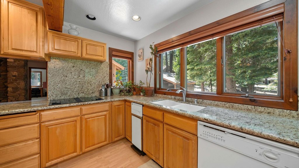 Graeagle, California, 96103, United States, 5 Bedrooms Bedrooms, ,2 BathroomsBathrooms,Residential,Forsale,1910307