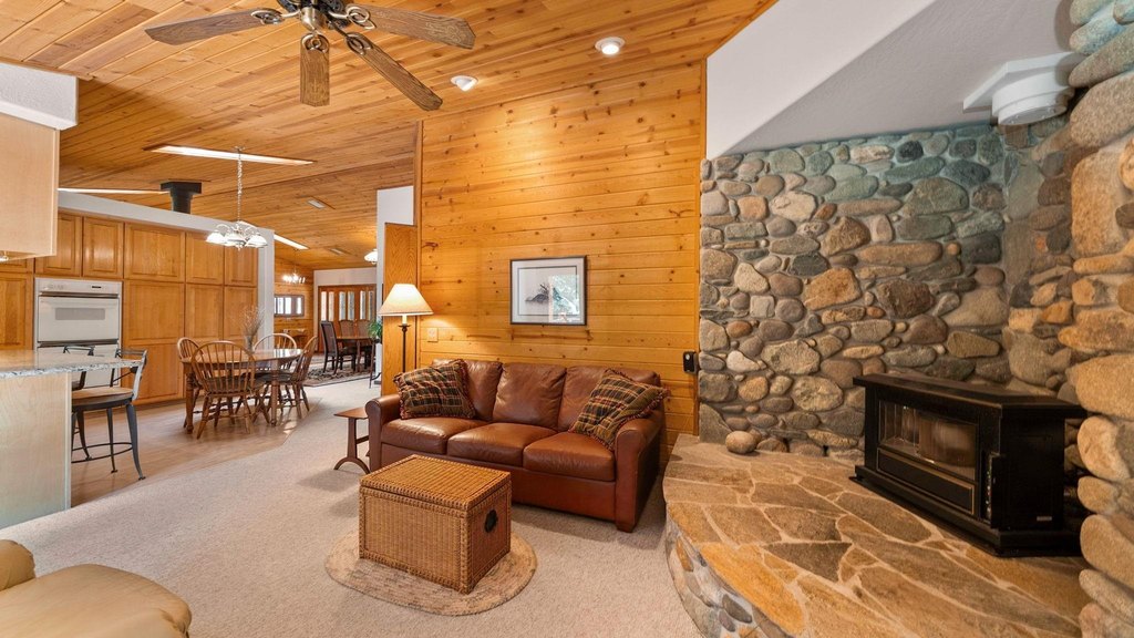 Graeagle, California, 96103, United States, 5 Bedrooms Bedrooms, ,2 BathroomsBathrooms,Residential,Forsale,1910307