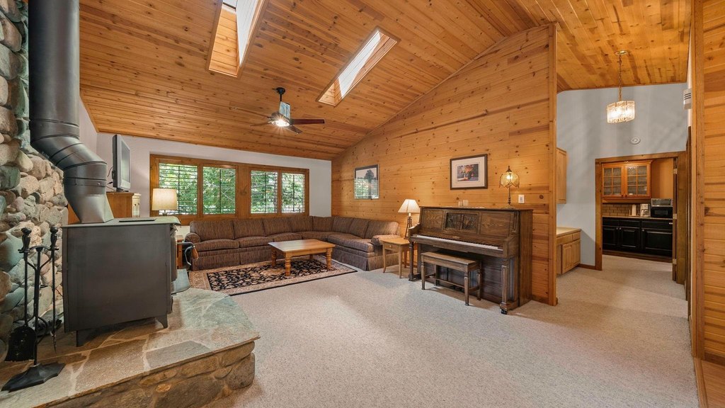 Graeagle, California, 96103, United States, 5 Bedrooms Bedrooms, ,2 BathroomsBathrooms,Residential,Forsale,1910307