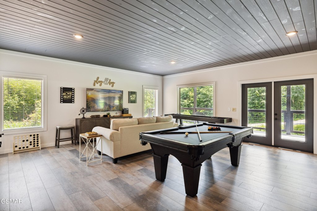 Gatlinburg, Tennessee, 37738, United States, 1 Bedroom Bedrooms, ,2.5 BathroomsBathrooms,Residential,Forsale,1893763