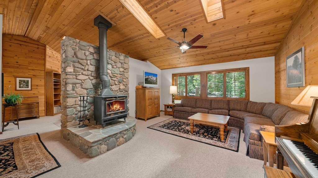 Graeagle, California, 96103, United States, 5 Bedrooms Bedrooms, ,2 BathroomsBathrooms,Residential,Forsale,1910307
