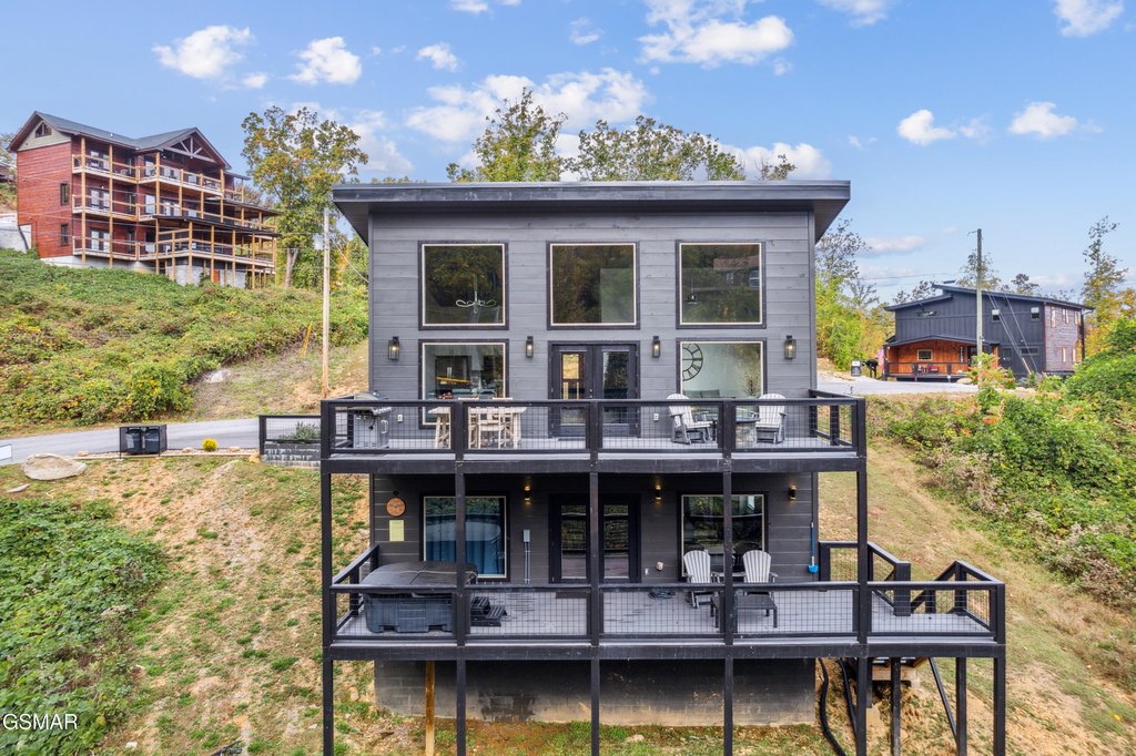 Gatlinburg, Tennessee, 37738, United States, 1 Bedroom Bedrooms, ,2.5 BathroomsBathrooms,Residential,Forsale,1893763