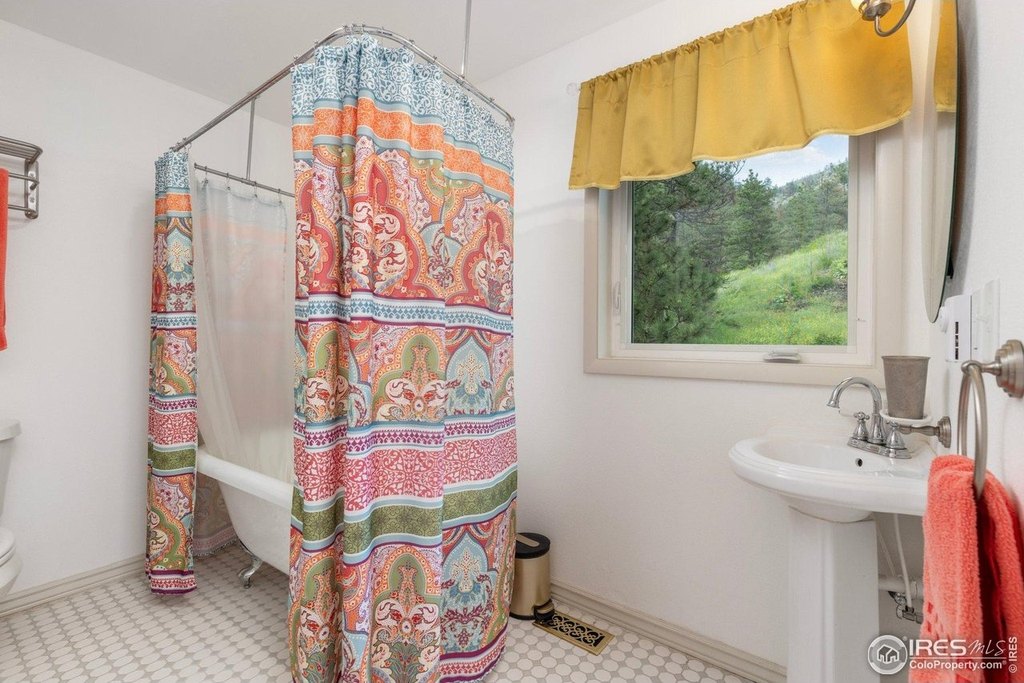 Loveland, Colorado, 80537, United States, 5 Bedrooms Bedrooms, ,3 BathroomsBathrooms,Residential,Forsale,1886167