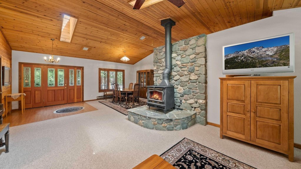Graeagle, California, 96103, United States, 5 Bedrooms Bedrooms, ,2 BathroomsBathrooms,Residential,Forsale,1910307