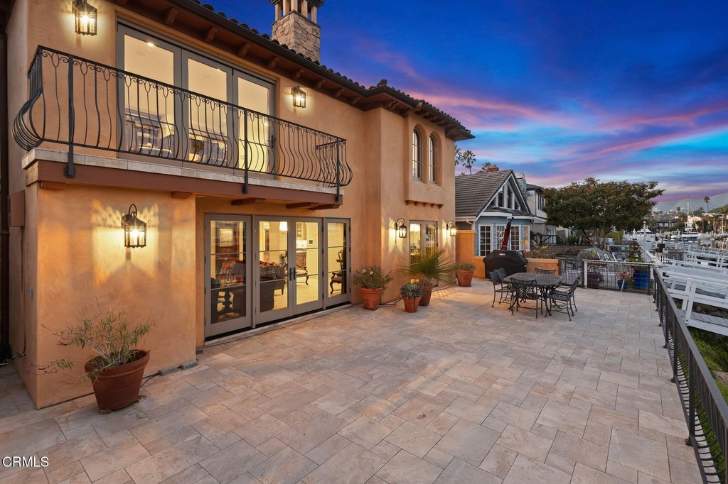 Ventura, California, 93001, United States, 3 Bedrooms Bedrooms, ,4 BathroomsBathrooms,Residential,Forsale,1883944