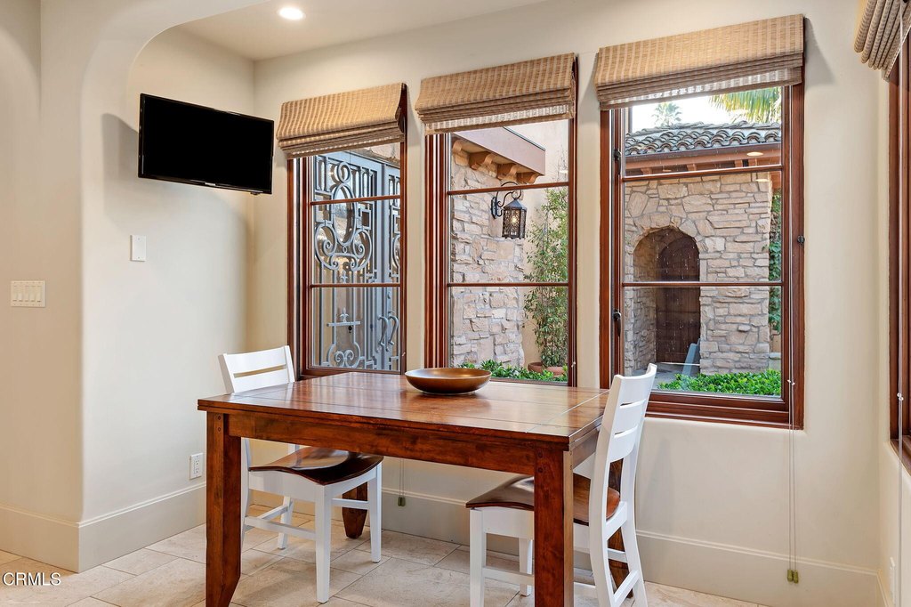 Ventura, California, 93001, United States, 3 Bedrooms Bedrooms, ,4 BathroomsBathrooms,Residential,Forsale,1883944