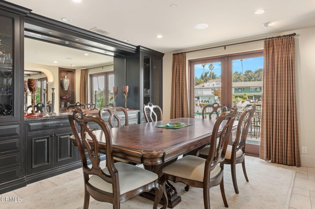 Ventura, California, 93001, United States, 3 Bedrooms Bedrooms, ,4 BathroomsBathrooms,Residential,Forsale,1883944