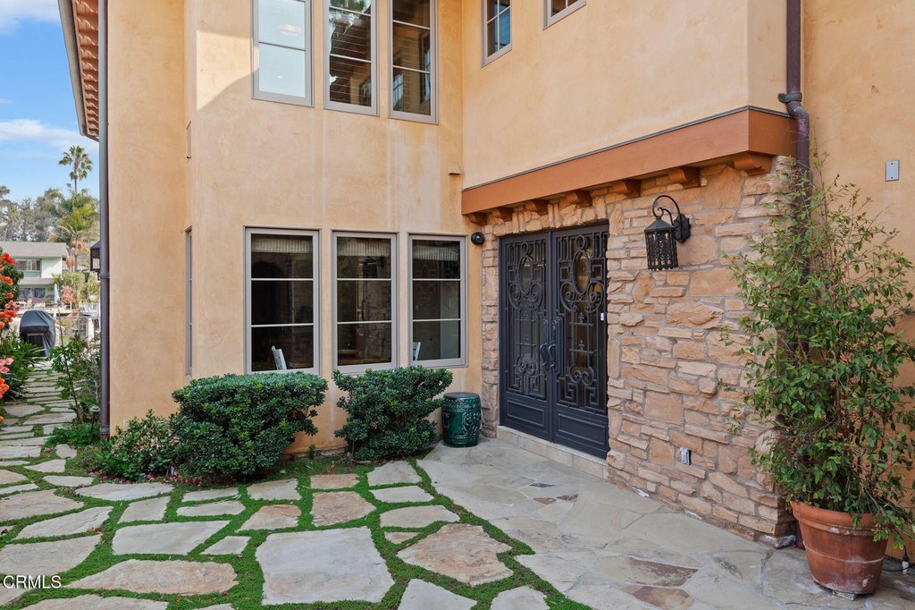 Ventura, California, 93001, United States, 3 Bedrooms Bedrooms, ,4 BathroomsBathrooms,Residential,Forsale,1883944