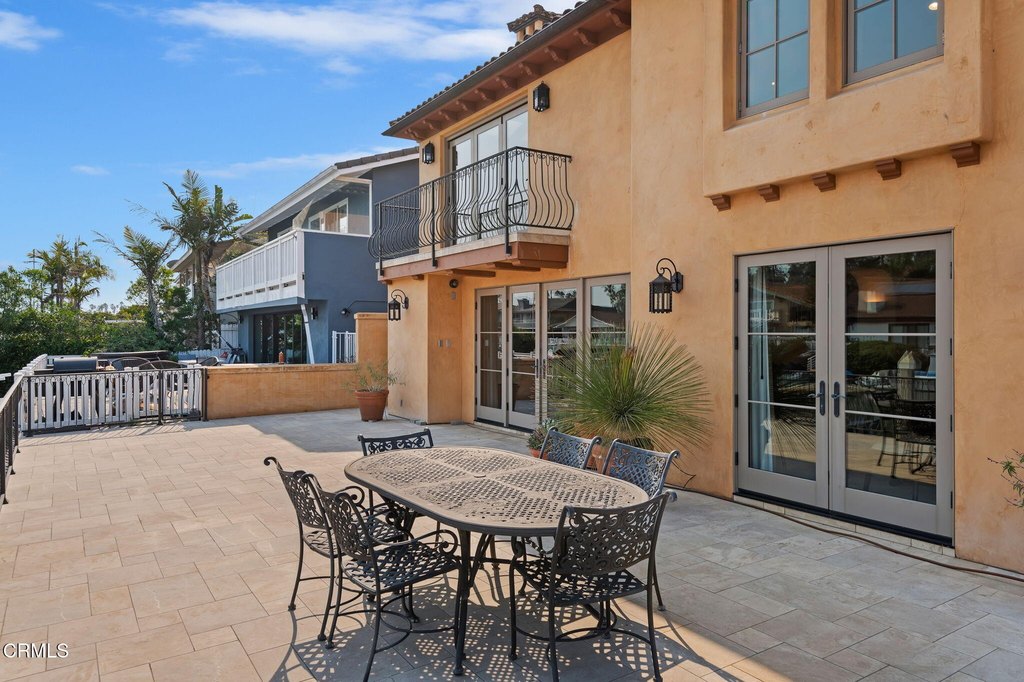 Ventura, California, 93001, United States, 3 Bedrooms Bedrooms, ,4 BathroomsBathrooms,Residential,Forsale,1883944