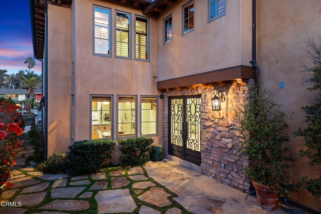 Ventura, California, 93001, United States, 3 Bedrooms Bedrooms, ,4 BathroomsBathrooms,Residential,Forsale,1883944