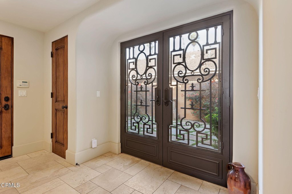 Ventura, California, 93001, United States, 3 Bedrooms Bedrooms, ,4 BathroomsBathrooms,Residential,Forsale,1883944