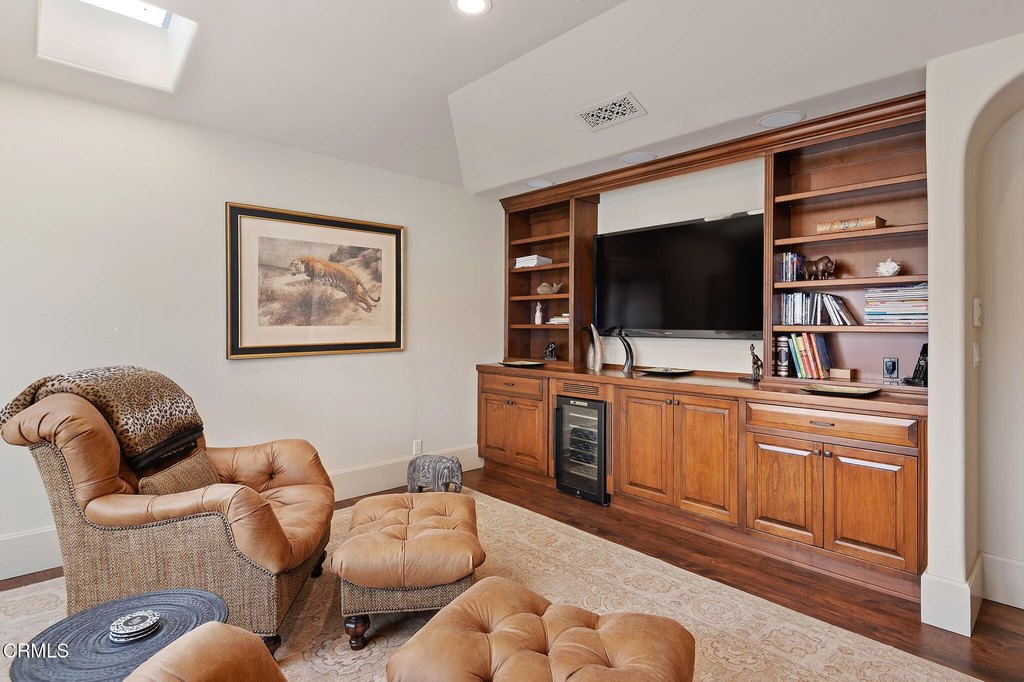 Ventura, California, 93001, United States, 3 Bedrooms Bedrooms, ,4 BathroomsBathrooms,Residential,Forsale,1883944