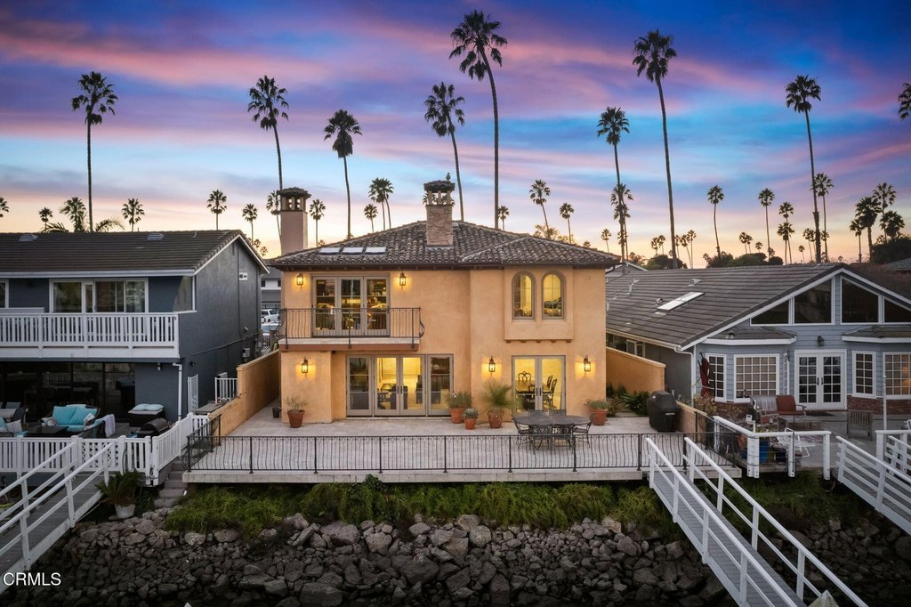 Ventura, California, 93001, United States, 3 Bedrooms Bedrooms, ,4 BathroomsBathrooms,Residential,Forsale,1883944