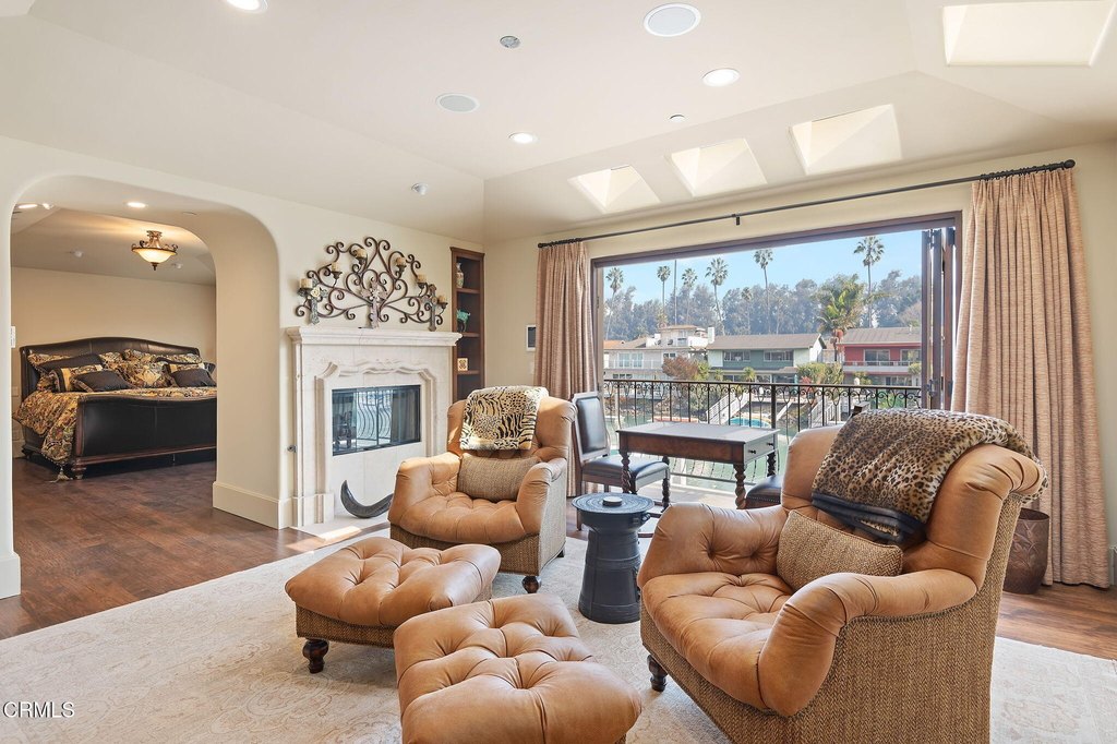 Ventura, California, 93001, United States, 3 Bedrooms Bedrooms, ,4 BathroomsBathrooms,Residential,Forsale,1883944