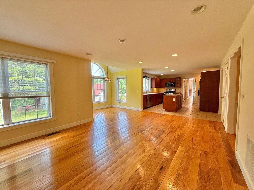Bedford, New Hampshire, 03110, United States, 4 Bedrooms Bedrooms, ,2.5 BathroomsBathrooms,Residential,Forsale,1933928
