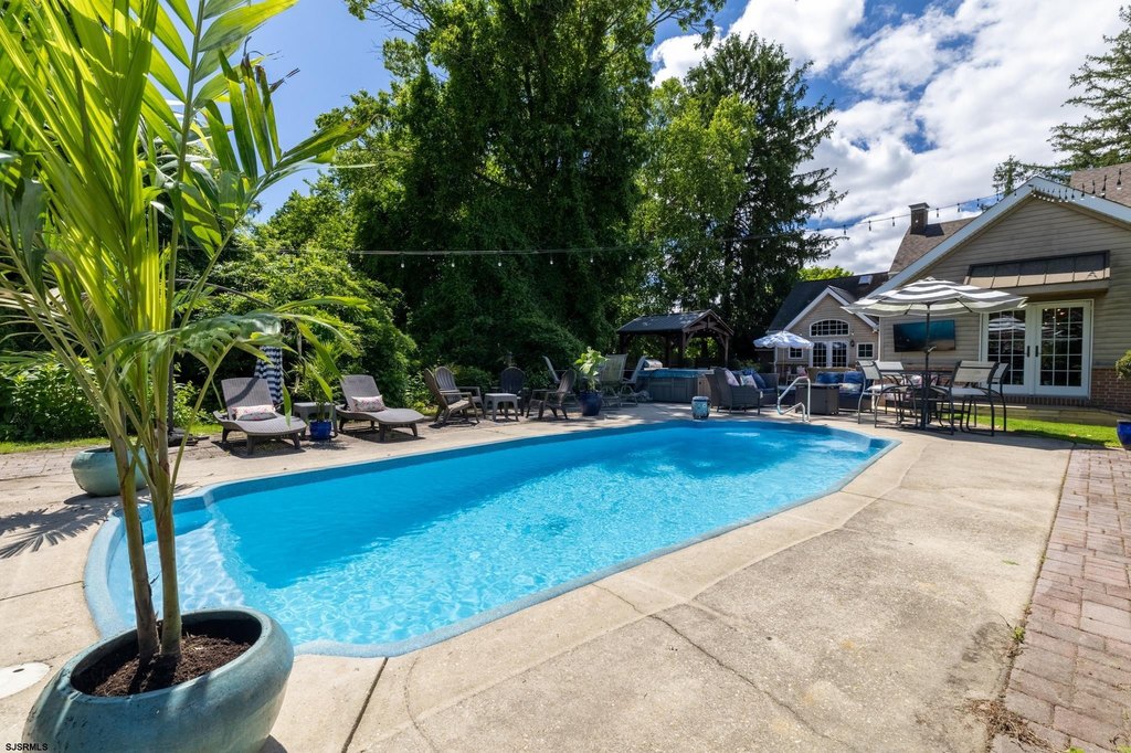 Linwood, New Jersey, 08221, United States, 4 Bedrooms Bedrooms, ,2.5 BathroomsBathrooms,Residential,Forsale,1946139