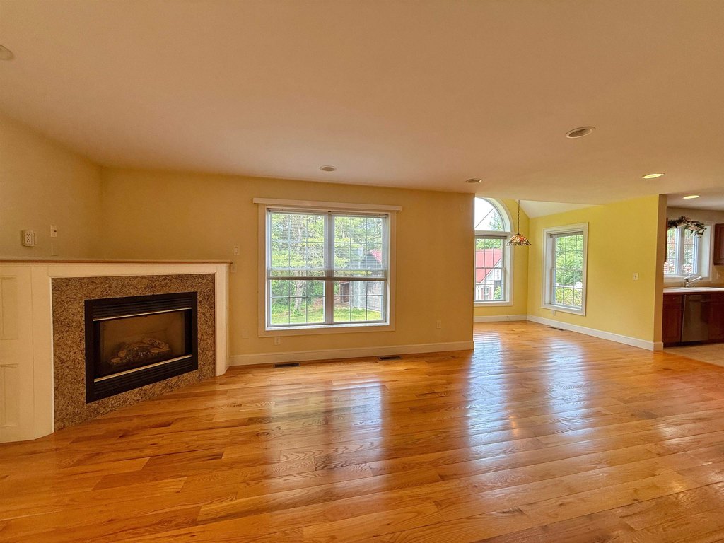 Bedford, New Hampshire, 03110, United States, 4 Bedrooms Bedrooms, ,2.5 BathroomsBathrooms,Residential,Forsale,1933928
