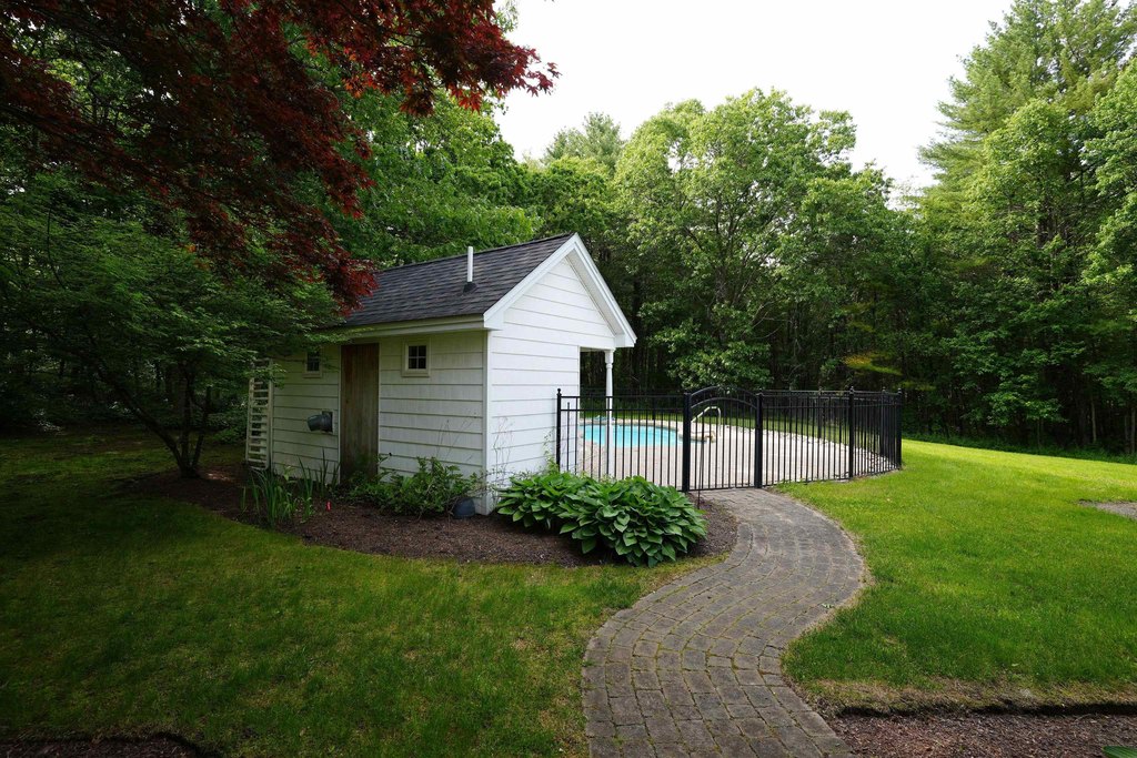 Bedford, New Hampshire, 03110, United States, 4 Bedrooms Bedrooms, ,2.5 BathroomsBathrooms,Residential,Forsale,1933928
