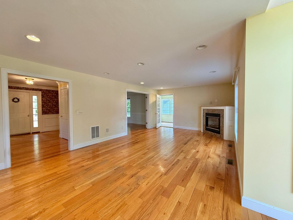 Bedford, New Hampshire, 03110, United States, 4 Bedrooms Bedrooms, ,2.5 BathroomsBathrooms,Residential,Forsale,1933928