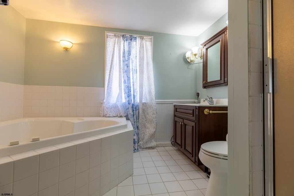 Linwood, New Jersey, 08221, United States, 4 Bedrooms Bedrooms, ,2.5 BathroomsBathrooms,Residential,Forsale,1946139