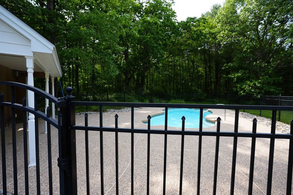Bedford, New Hampshire, 03110, United States, 4 Bedrooms Bedrooms, ,2.5 BathroomsBathrooms,Residential,Forsale,1933928