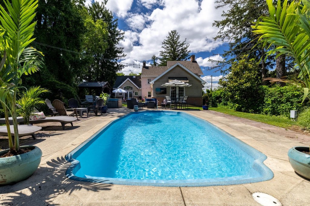 Linwood, New Jersey, 08221, United States, 4 Bedrooms Bedrooms, ,2.5 BathroomsBathrooms,Residential,Forsale,1946139