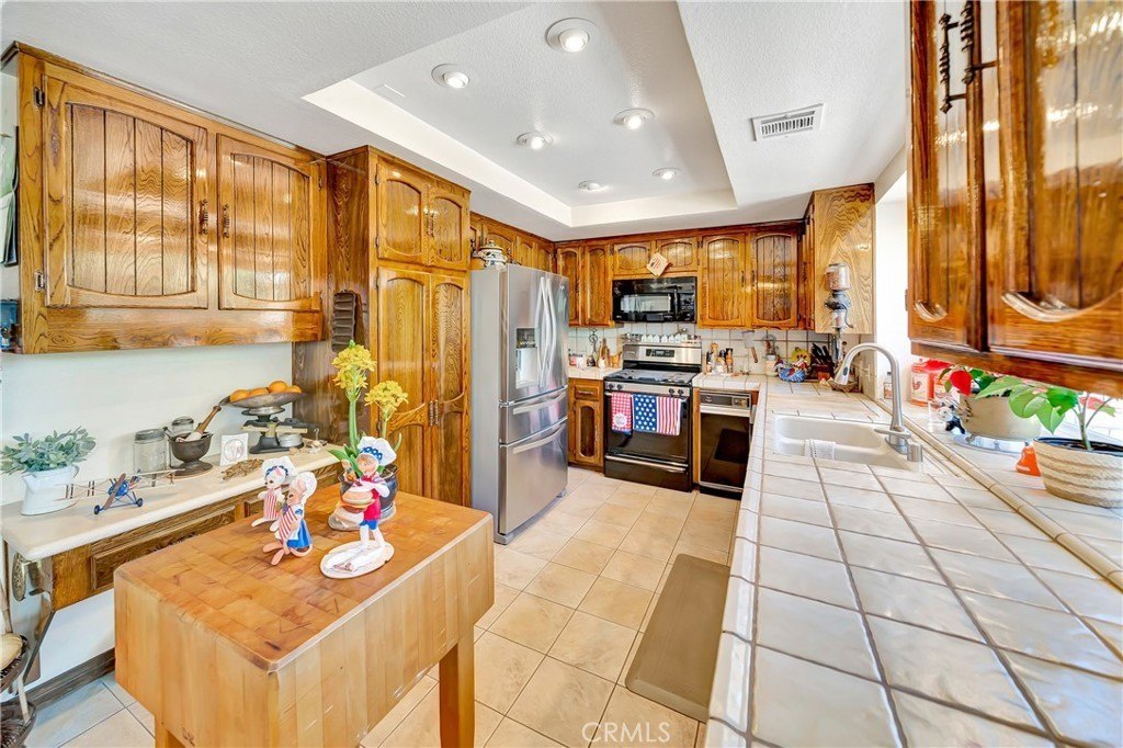 Palmdale, California, 93551, United States, 5 Bedrooms Bedrooms, ,3.5 BathroomsBathrooms,Residential,Forsale,1893832