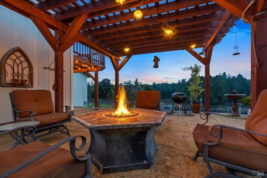 Sebastopol, California, 95472, United States, 3 Bedrooms Bedrooms, ,3 BathroomsBathrooms,Residential,Forsale,1918894