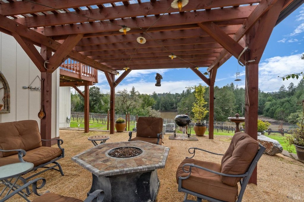 Sebastopol, California, 95472, United States, 3 Bedrooms Bedrooms, ,3 BathroomsBathrooms,Residential,Forsale,1918894