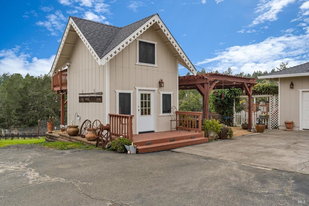 Sebastopol, California, 95472, United States, 3 Bedrooms Bedrooms, ,3 BathroomsBathrooms,Residential,Forsale,1918894