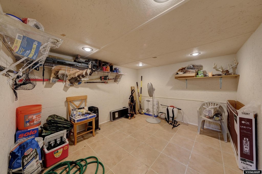 Kaycee, Wyoming, 82639, United States, 3 Bedrooms Bedrooms, ,Residential,Forsale,2003966