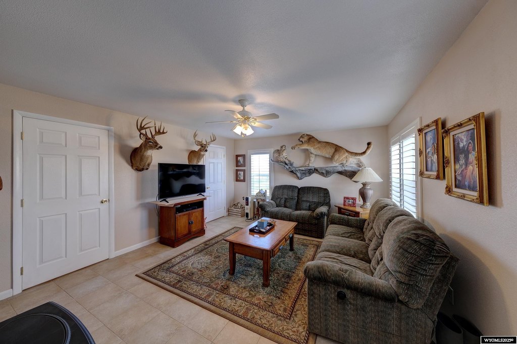 Kaycee, Wyoming, 82639, United States, 3 Bedrooms Bedrooms, ,Residential,Forsale,2003966