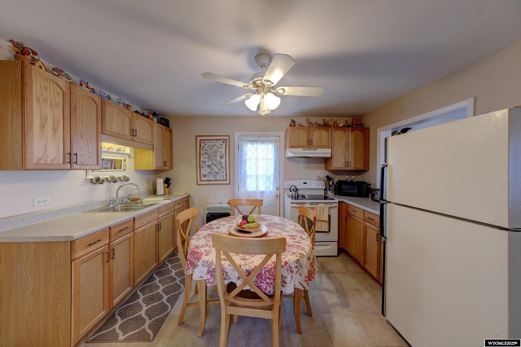 Kaycee, Wyoming, 82639, United States, 3 Bedrooms Bedrooms, ,Residential,Forsale,2003966