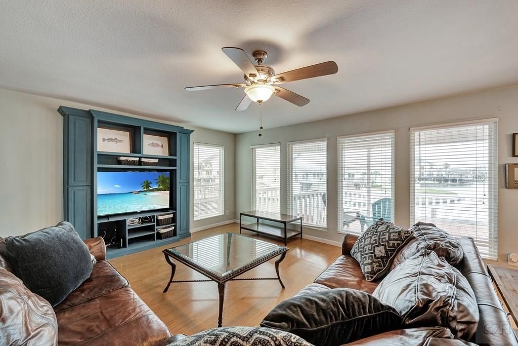 Tiki Island, Texas, 77554, United States, 3 Bedrooms Bedrooms, ,2 BathroomsBathrooms,Residential,Forsale,1953099