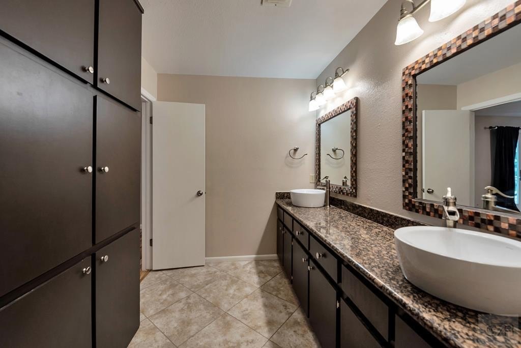 Tiki Island, Texas, 77554, United States, 3 Bedrooms Bedrooms, ,2 BathroomsBathrooms,Residential,Forsale,1953099