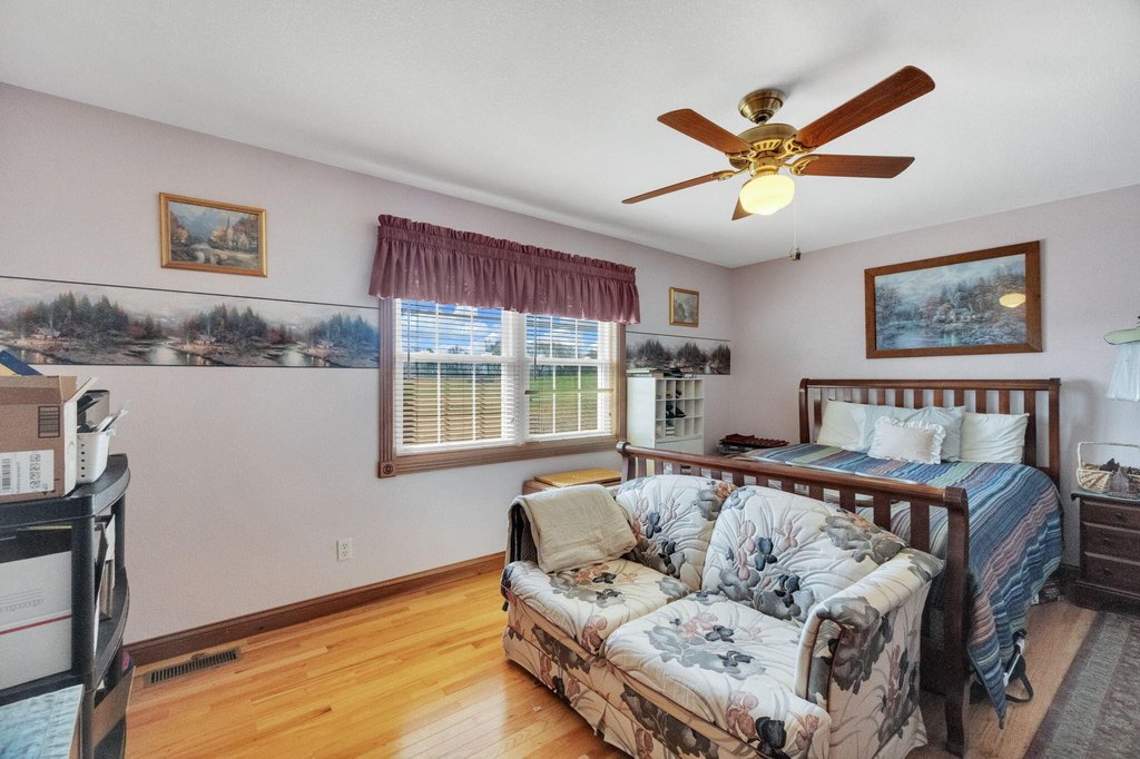 Midway, Tennessee, 37809, United States, 5 Bedrooms Bedrooms, ,3 BathroomsBathrooms,Residential,Forsale,2001099